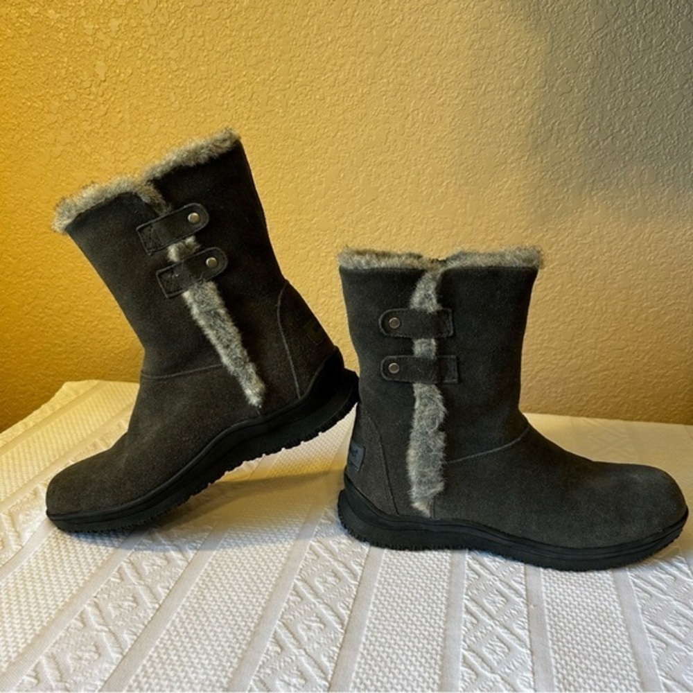 Minnetonka Gray Faux Fur Lined‎ Suede Boots Size 6